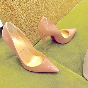 The So Kate iconic pump. nude patent calfskin. with a slender 120 mm heel.